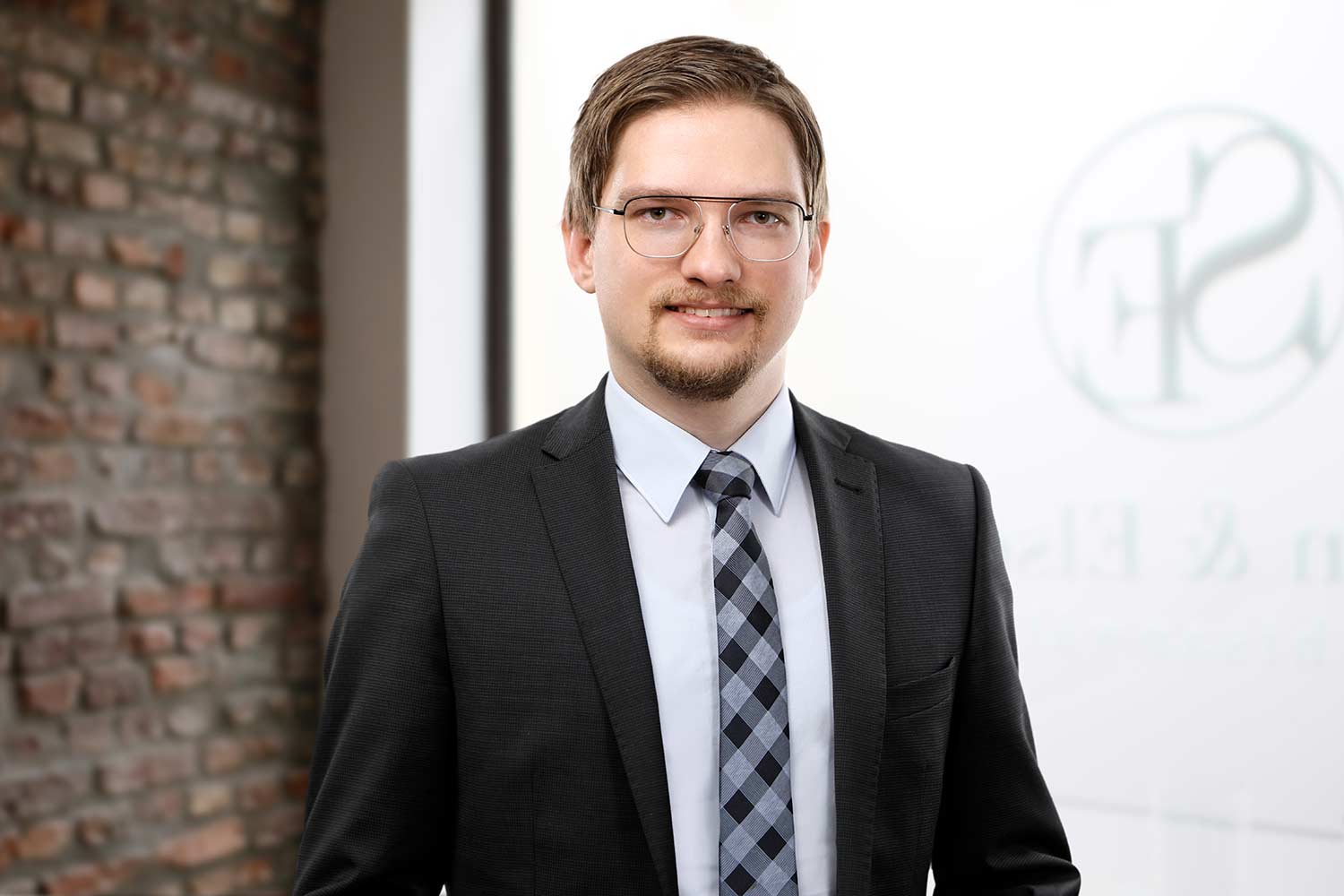 Eric Siegert, Mag. iur. Head of Business Development & Marketing